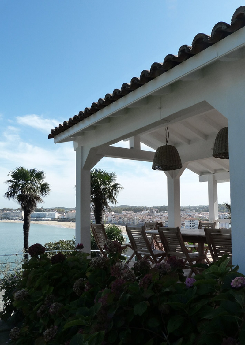 APPARTEMENT DANS VILLA À CIBOURE